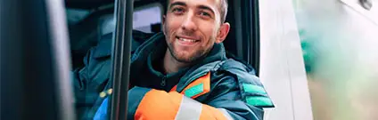 Operaciones de mantenimiento preventivo del vehículo y control de su dotación material