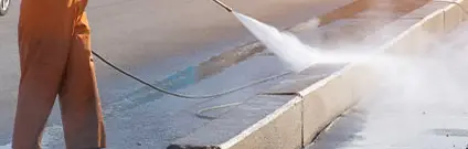 Limpieza, tratamiento y mantenimiento de suelos, paredes y techos en edificios y locales