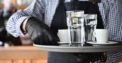 Servicio en restaurante y bares