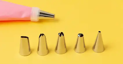 Acabado y decoración de productos de pastelería y confitería