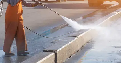 Limpieza, tratamiento y mantenimiento de suelos, paredes y techos en edificios y locales