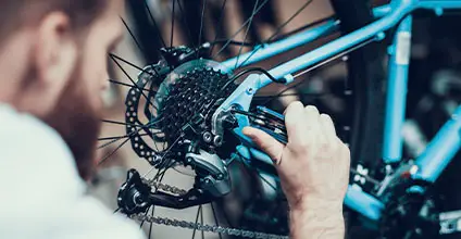 Mantenimiento de bicicletas y vehículos de movilidad urbana o personal