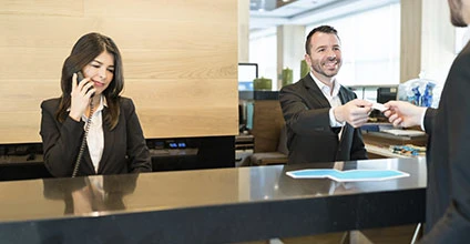 Recepción y atención al cliente en establecimientos de alojamiento
