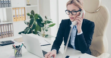 Operaciones de recepción telefónica de oficina