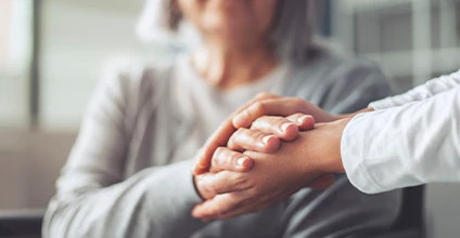 Cuidados de la persona anciana con trastornos degenerativos, enfermedades de Parkinson y Alzheimer en el ámbito sanitario