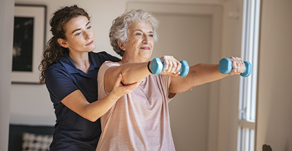 actividades-de-fisioterapia-y-rehabilitacion-en-los-mayores