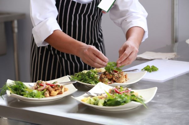 Funciones de un ayudante de cocina